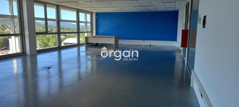 Foto 9d44bf13-ed6a-431c-8f08-1db580c34028. Alquiler oficina en ausias march 1 oficina en alquiler en Sant Cugat del Vallès