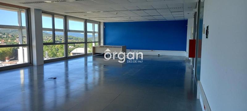 Foto c2d16ca8-3038-46b4-9ced-7d76a286a4de. Alquiler oficina en ausias march 1 oficina en alquiler en Sant Cugat del Vallès