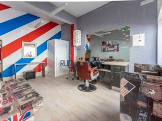 Alquiler Local Comercial en Calle argentina 10. Alquiler local barbería/peluquería con licencia