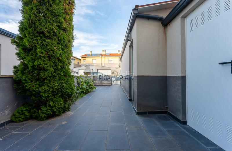 Foto a42bff2d-6fd0-4013-afcd-79d0406b1422. Casa adossada a calle olmos 15 a Roales