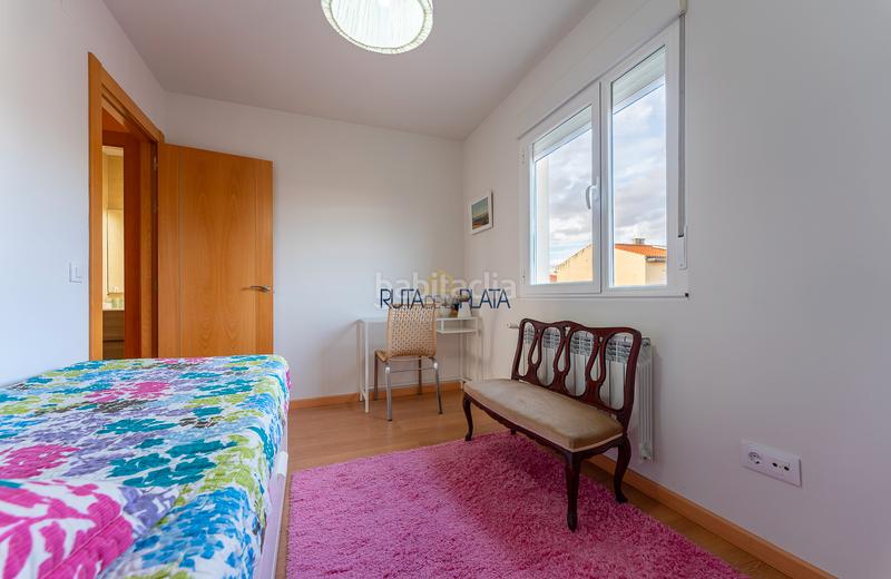 Foto dcc813e4-b82b-412b-8388-3a9aa20e1a3a. Casa adossada a calle olmos 15 a Roales