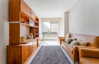 Etagenwohnung  Avenida de requejo 24. Vivienda frente a hospitales