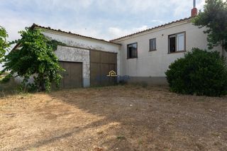 Masia  Calle poeta alfonso de peñalosa 5. Finca villagodio