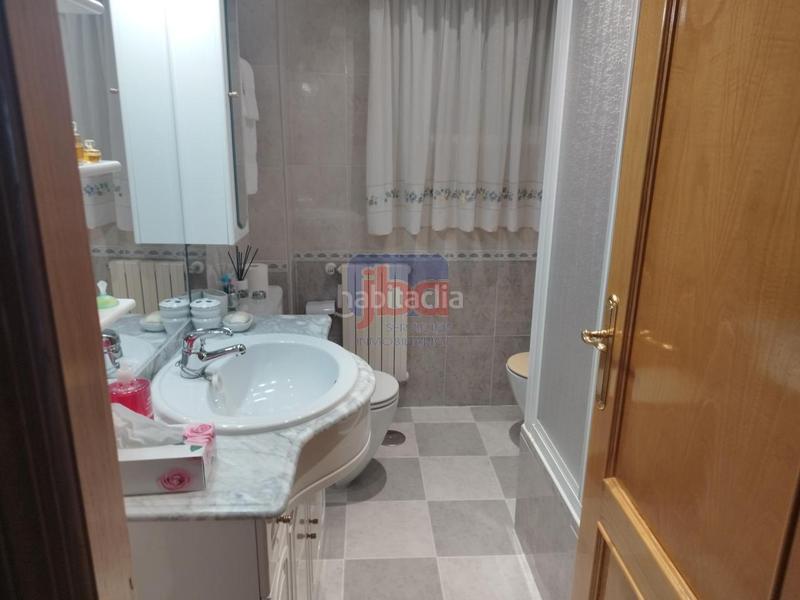 Foto 36b2f15d-956e-4cc0-9398-dd5d6d77f93f. Chalet con riscaldamento parcheggio piscina in Toén