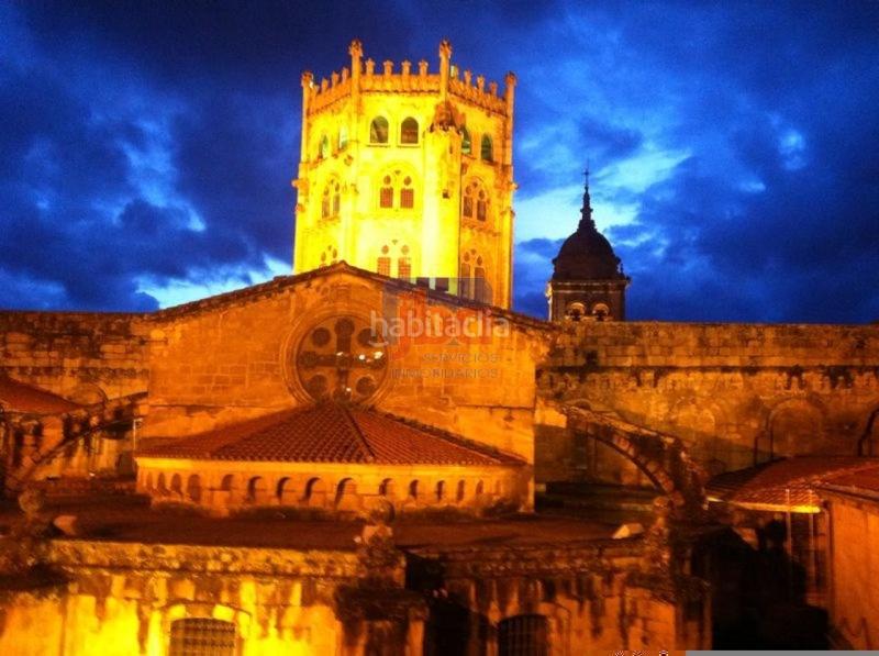 Foto ec15eca0-8bc6-4d80-84bd-90682ce88fa8. Pas-de-porte local commercial dans Casco Viejo Ourense