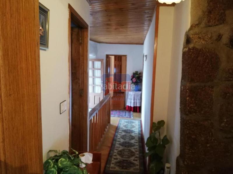 Foto ffa00445-64a6-44ca-ac53-7b6038078ba0. Masía en Toén