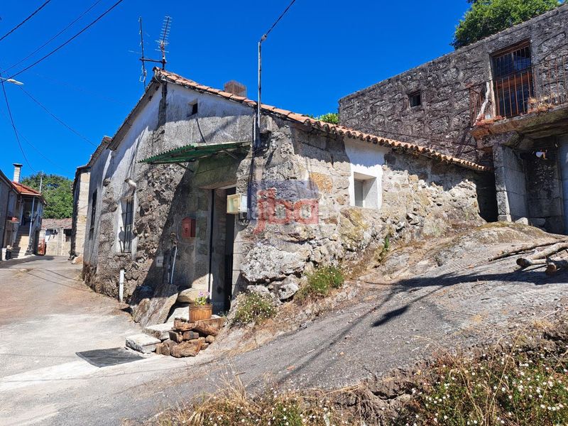 Foto 000a1c3c-af4f-4dda-9fec-f4b9e8d2d27f. Casa con riscaldamento in Peroxa (A)