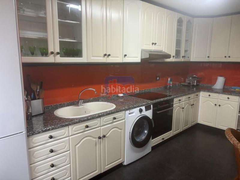 Foto 317972cb-1528-4409-a7b0-ddf47d508028. Flat with heating parking in Couto Ourense