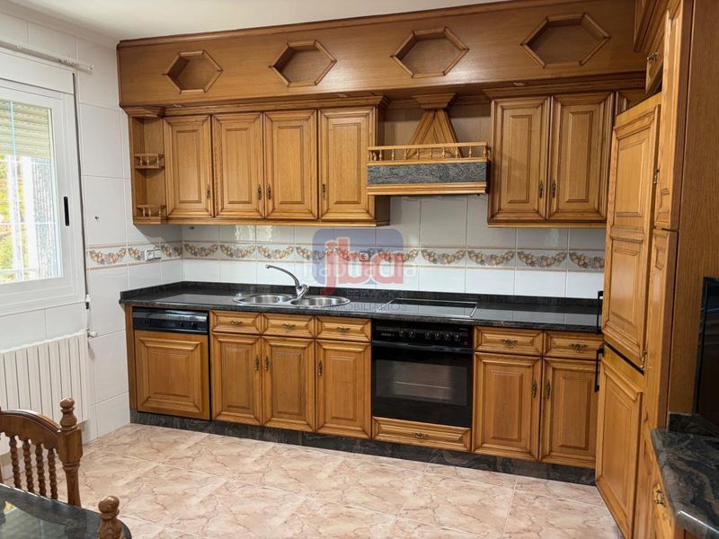 Foto 8b5f0ed5-f8f6-4e56-a1a2-794655341312. Casa amb calefacció aparcament a Merca (A)