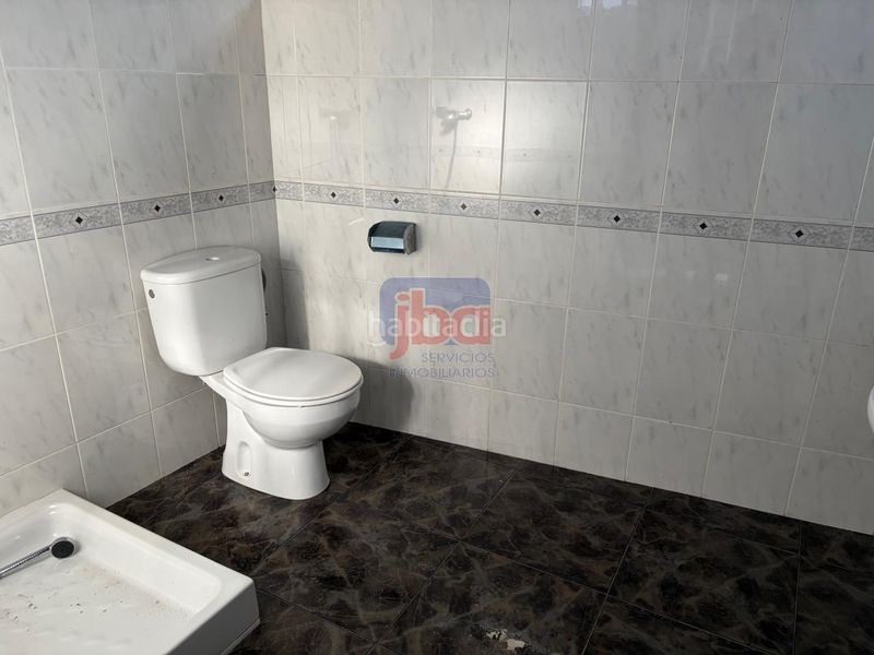 Foto f3f34899-c111-4558-81ad-1bd851d6cf71. Casa amb calefacció aparcament a Merca (A)
