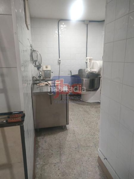 Foto 2a38b9d2-9ac7-4b1e-b70e-2749d1fb0d6d. Local comercial en Coles