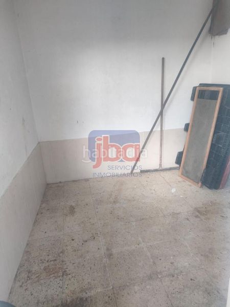 Foto df87333e-b3f4-4f60-b4ec-e744e84ece81. Local comercial a Coles