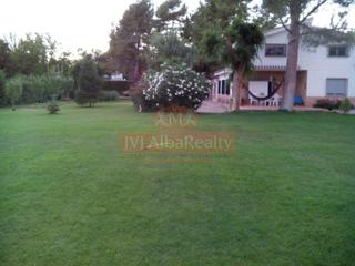 Casa in Pedanías - Extrarradio. Se vende parcela 2200m.con casa seminueva 230m. con zonas verdes