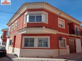 Casa adossada a Valdeganga. Acogedora vivienda unifamiliar en venta en valdeganga