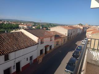 Pis a San Pedro. Se vende piso y local en san pedropueblo en buen estado, con 5 d
