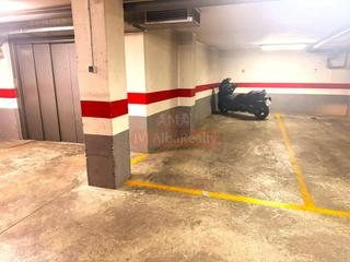 Parking coche en El Pilar. Se vende garaje de ascensor, en zona el pilar.