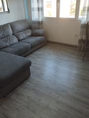 Etagenwohnung in Hermanos Falcó. Piso reformado de 3 habitaciones