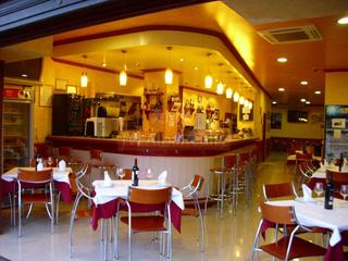 Local Comercial a Alto de los Molinos. Se vende o alquila barcafeteria en zona universidadcampus.