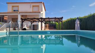 Terreno residencial en Alcadozo. Se vende parcela de 500m, con casa y piscina en alcadozo.