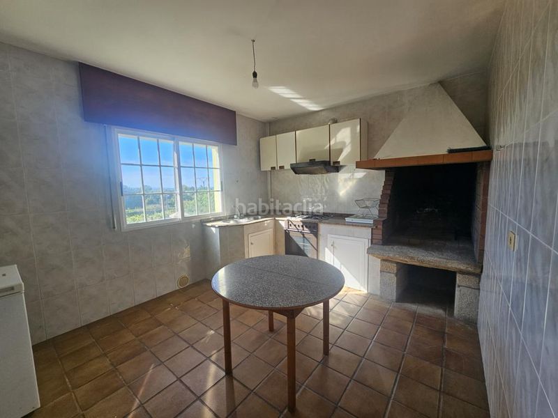 Foto b65baa0a-d970-4f13-8794-9b49f097a6dd. Casa a lugar 15 a Boiro