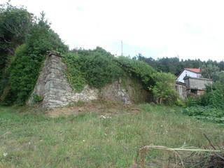Maison à Lugar saramagoso 10. Casa de piedra en ruinas