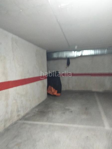 Foto 0e374347-2d7e-408c-82e9-20c6ae399552. Aparcament cotxe a rúa principal 67 a Boiro