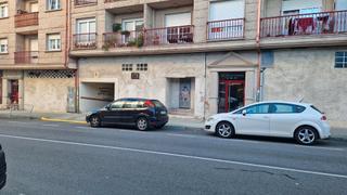 Local commercial à Avenida de barraña 31. Local en av barraña