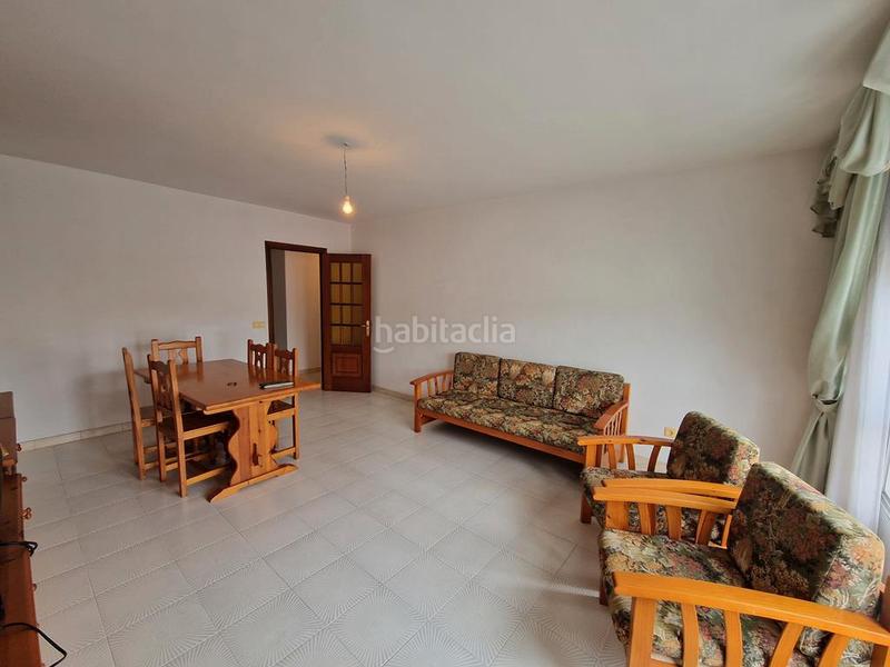 Foto e3ec3dac-1729-4b07-9f1e-fdae69a81a16. Piso en rúa principal 121 piso , centrico en Boiro