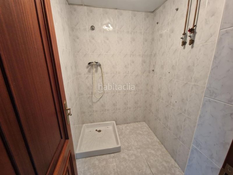Foto 0f4bd1ec-bf27-40b6-b79d-334b0dbfd86a. Local comercial a rúa principal 115 a Boiro