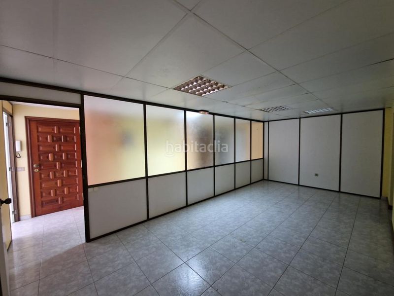 Foto 5ac76812-3c18-44f7-ad29-782986eaa49e. Local comercial a rúa principal 115 a Boiro
