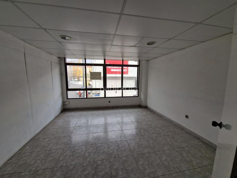 Foto b2a07a4f-f124-4f07-bc50-40abd5faad6b. Local comercial a rúa principal 115 a Boiro