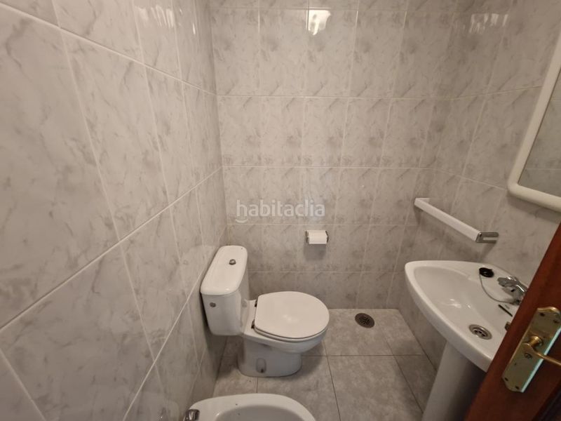 Foto b80aa8f5-b886-4d21-9bba-9c83b3d1a47c. Local comercial a rúa principal 115 a Boiro