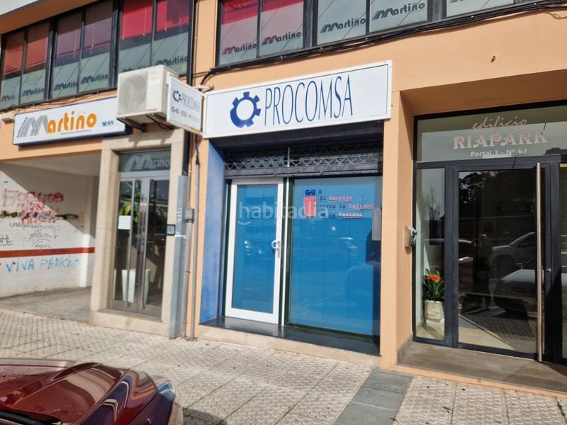 Foto 2d290620-7a5c-4786-91cb-e2c32b6ebe42. Local comercial a avenida da constitución 49 a Boiro