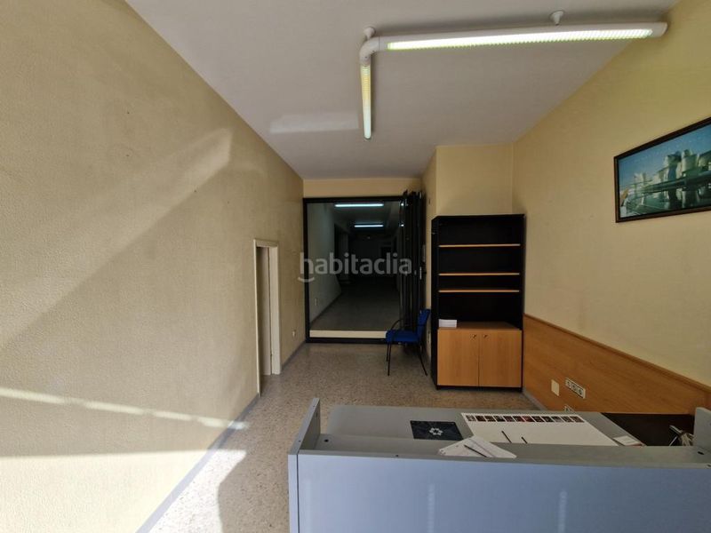 Foto 463ca115-dcf2-4c40-b31c-eaac2a87d847. Local comercial a avenida da constitución 49 a Boiro