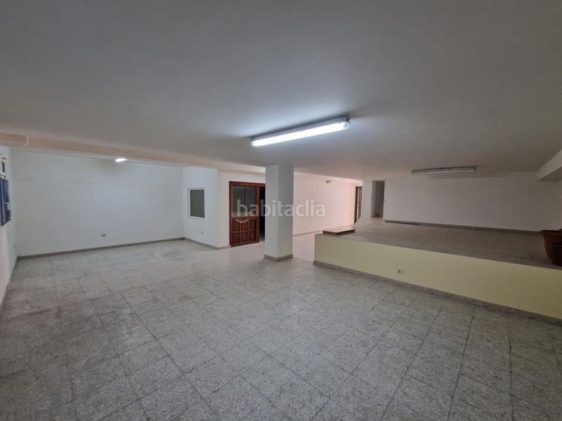 Foto 989baa92-70ea-434e-b03a-2a9dda91dd02. Local comercial a avenida da constitución 49 a Boiro