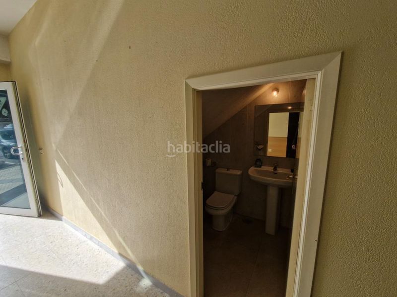 Foto fc69b002-8222-41b3-b73d-cd8c82544eb5. Local comercial a avenida da constitución 49 a Boiro