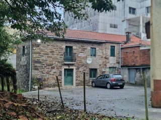 Casa  Camino frances. Vende 2 casas con finca y "eira" en el centro de arzua