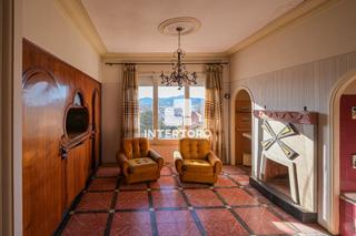 Chalet  Carrer de ganix. 3 edificios nicos en una ubicacin cntrica y espectacular en l