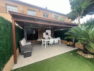 Casa  Cl de les sorres. Casa adosada en venta un hogar perfecto para disfrutar de la vid