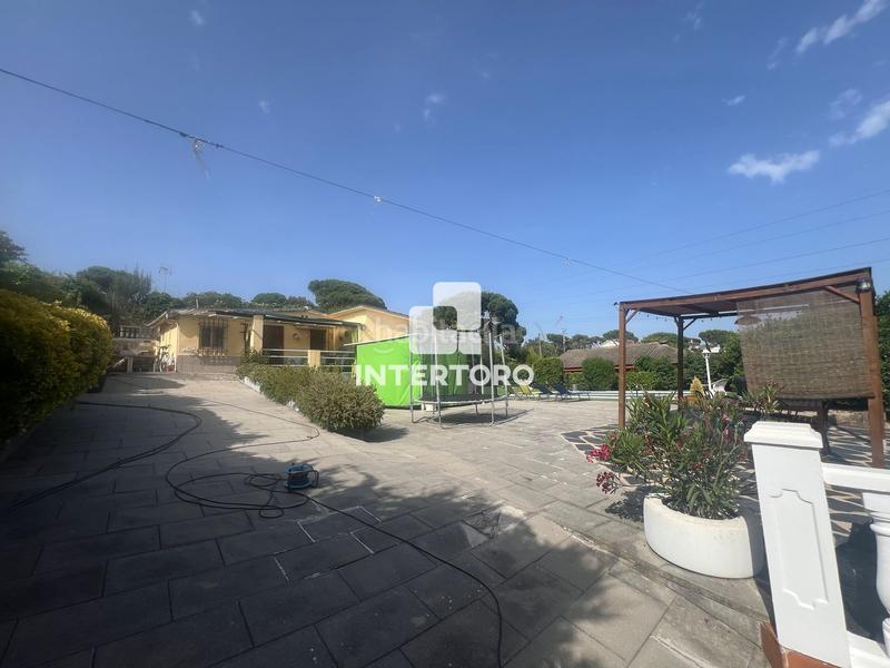 Foto a4e37c92-b5da-4560-8081-bdc579d7101e. Casa chalet independiente con jardín y piscina en Maçanet de la Selva