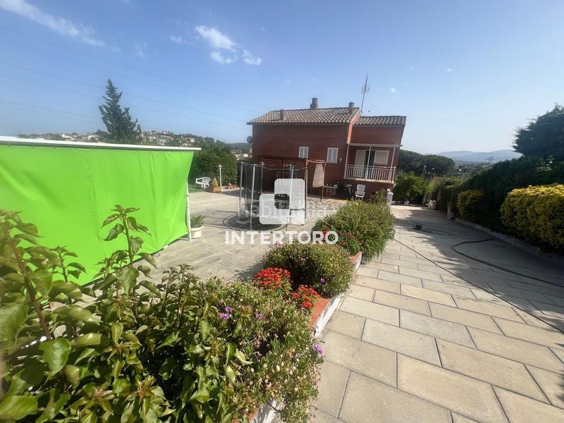 Foto f07c8777-4c78-4e6e-bd51-ea8597a1ef3a. Casa chalet independiente con jardín y piscina en Maçanet de la Selva