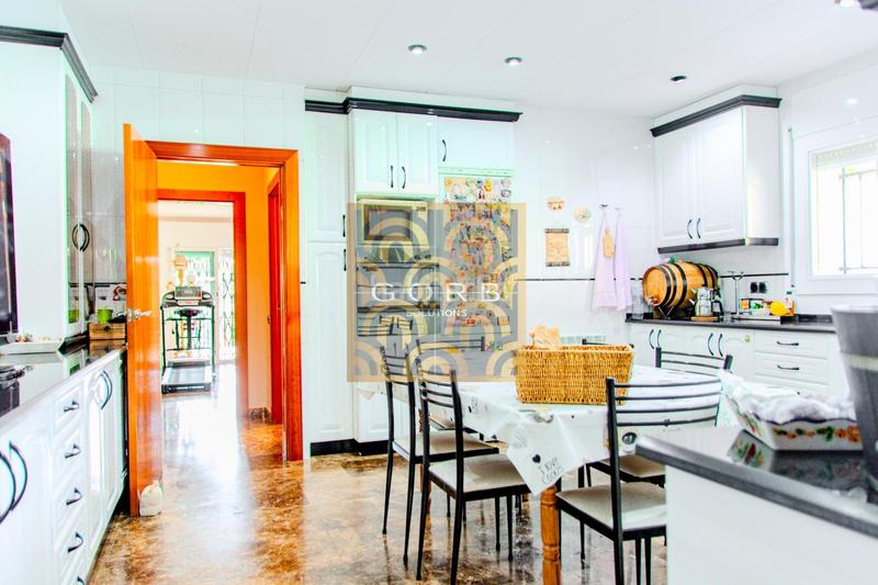 Foto 40ed34f2-f166-408c-975b-acbab0f871dc. Chalet avec chauffage parking piscine dans Argentona est Argentona