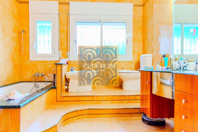 Foto 466bf31e-bb2a-442f-be1c-06b0eb89e0a7. Chalet avec chauffage parking piscine dans Argentona est Argentona