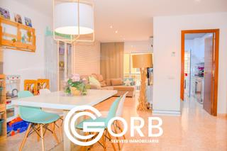 Pis a Eixample. Piso exterior a 10 min del mar con plaza de parking y trastero!