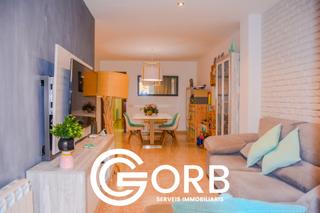 Appartamento in Eixample. Piso exterior a 10 min del mar con plaza de parking y trastero!