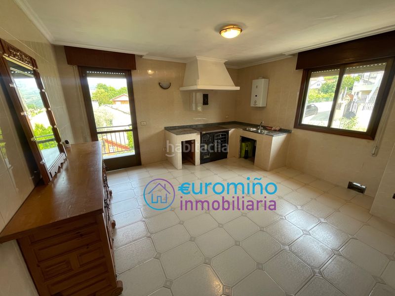 Foto f0f72007-d741-434b-a77f-2be87a576559. Casa amb aparcament a Neves (As)