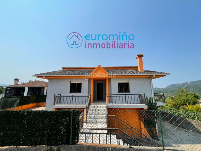 Foto ca783ac5-a3ad-4c3e-ba7e-022fbe224570. House with parking in Neves (As)