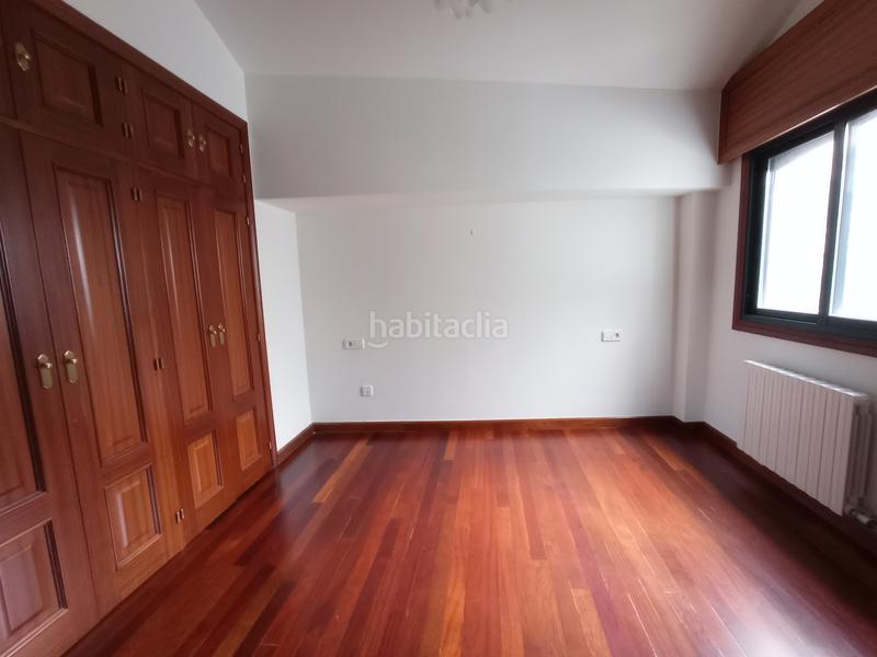 Foto 48d9bbf2-f02c-44d8-b2c3-895258465d42. Dúplex duplex en zona monumental con plaza de garaje en Pontevedra