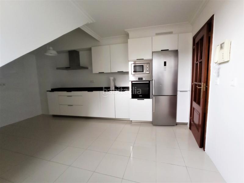 Foto f51ed703-ffbe-4280-a63c-2f5211c54615. Dúplex duplex en zona monumental con plaza de garaje en Pontevedra