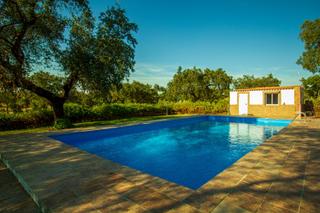 Chalet en Las Vaguadas. Preciosa parcela con chalet y piscina en un parage muy tranquilo